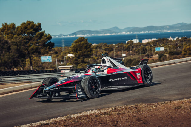Der neue Porsche 99X Electric Gen3 für die Saison 9 der ABB FIA Formel-E-Weltmeisterschaft Der neue Porsche 99X Electric Gen3 für die Saison 9 der ABB FIA Formel-E-Weltmeisterschaft