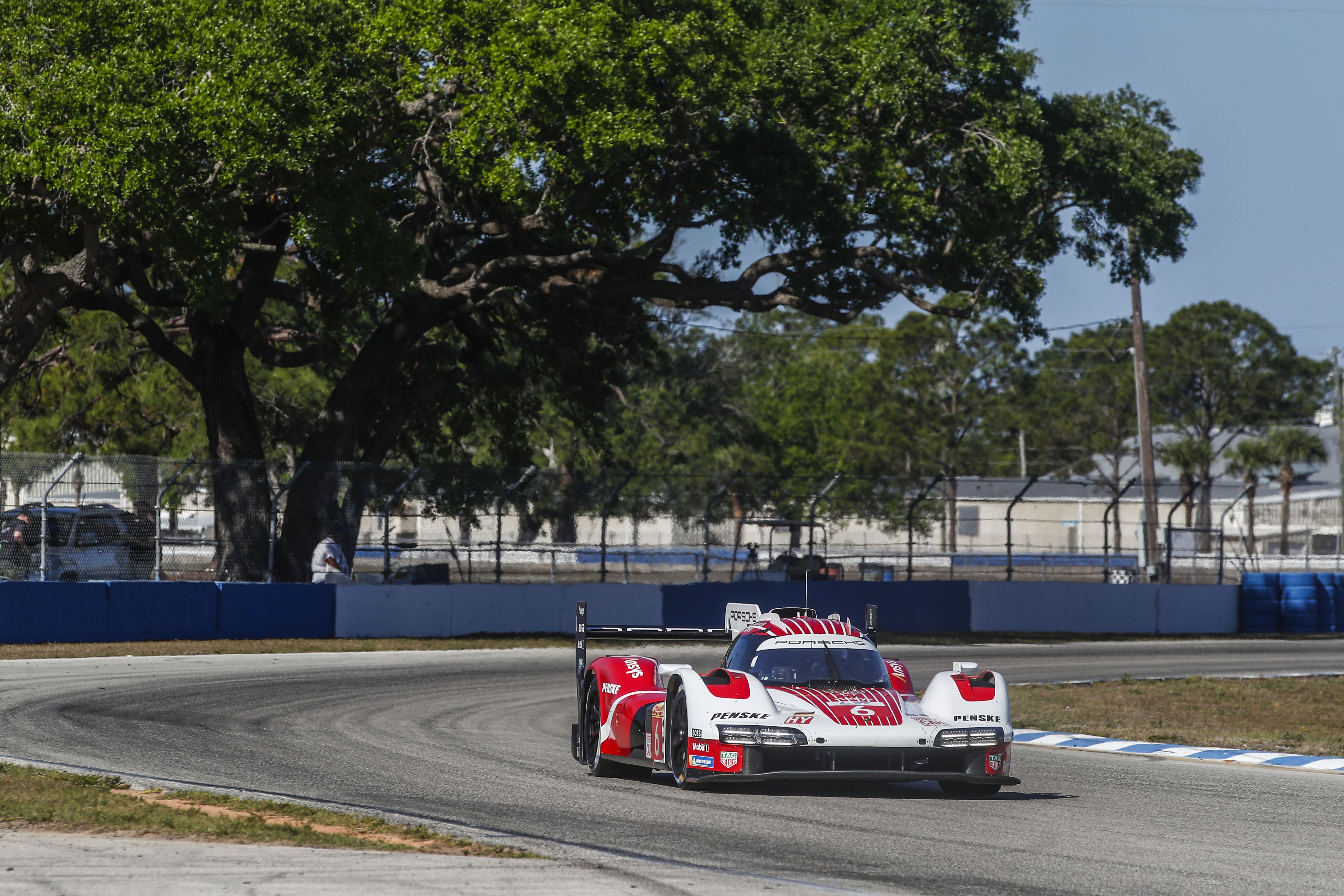 Porsche 963, Porsche Penske Motorsport (#6), Kevin Estre (F), Andre Lotterer (D), Laurens Vanthoor (B)