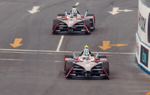 Porsche 99X Electric: #13 António Félix da Costa (vorne), #94 Pascal Wehrlein