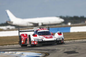 Porsche 963, Porsche Penske Motorsport (#6), Kevin Estre (F), Andre Lotterer (D), Laurens Vanthoor (B) 