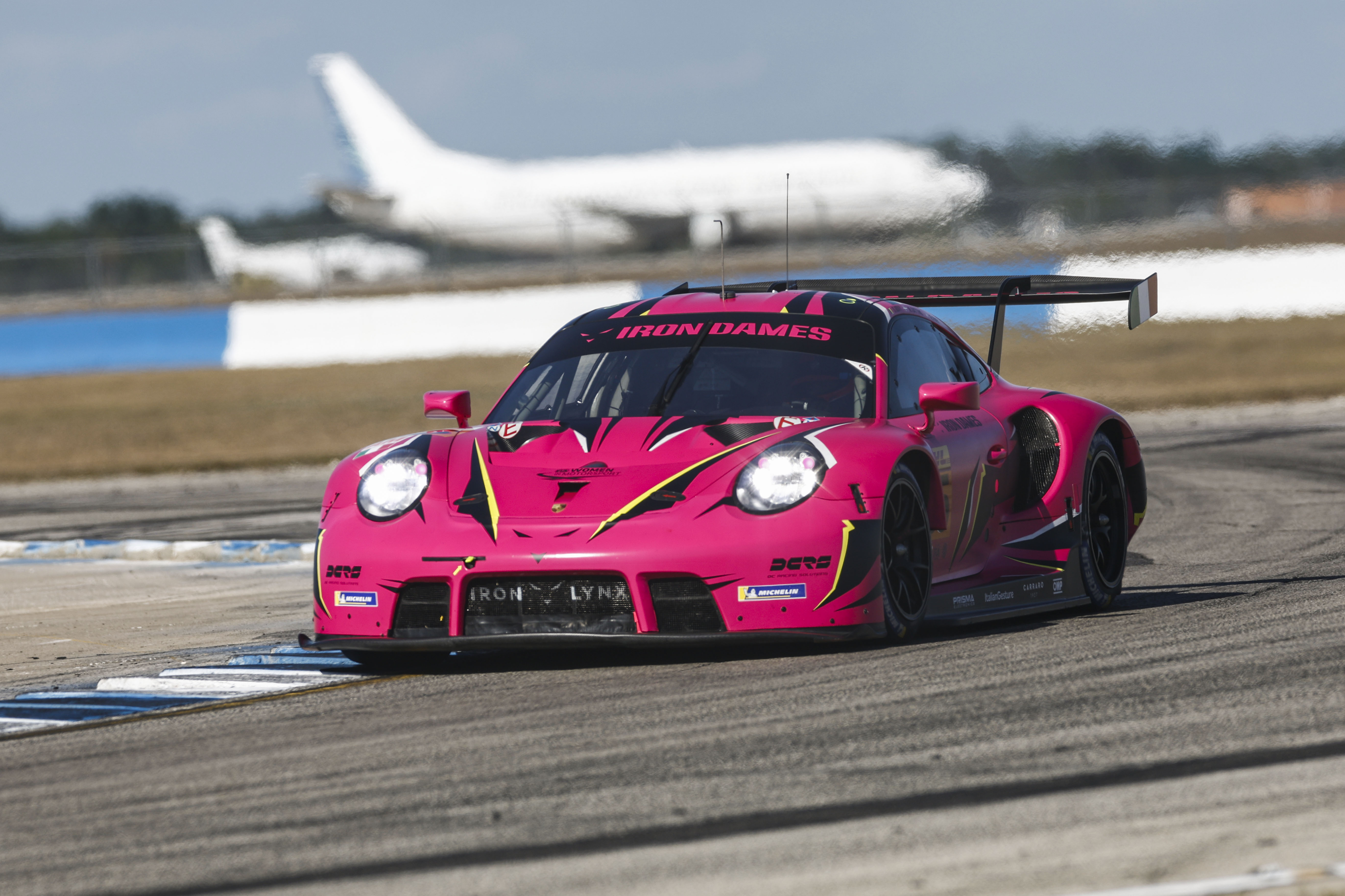 Porsche 911 RSR, Iron Dames (#85), Sarah Bovy (B), Rahel Frey (CH), Michelle Gatting (DK)