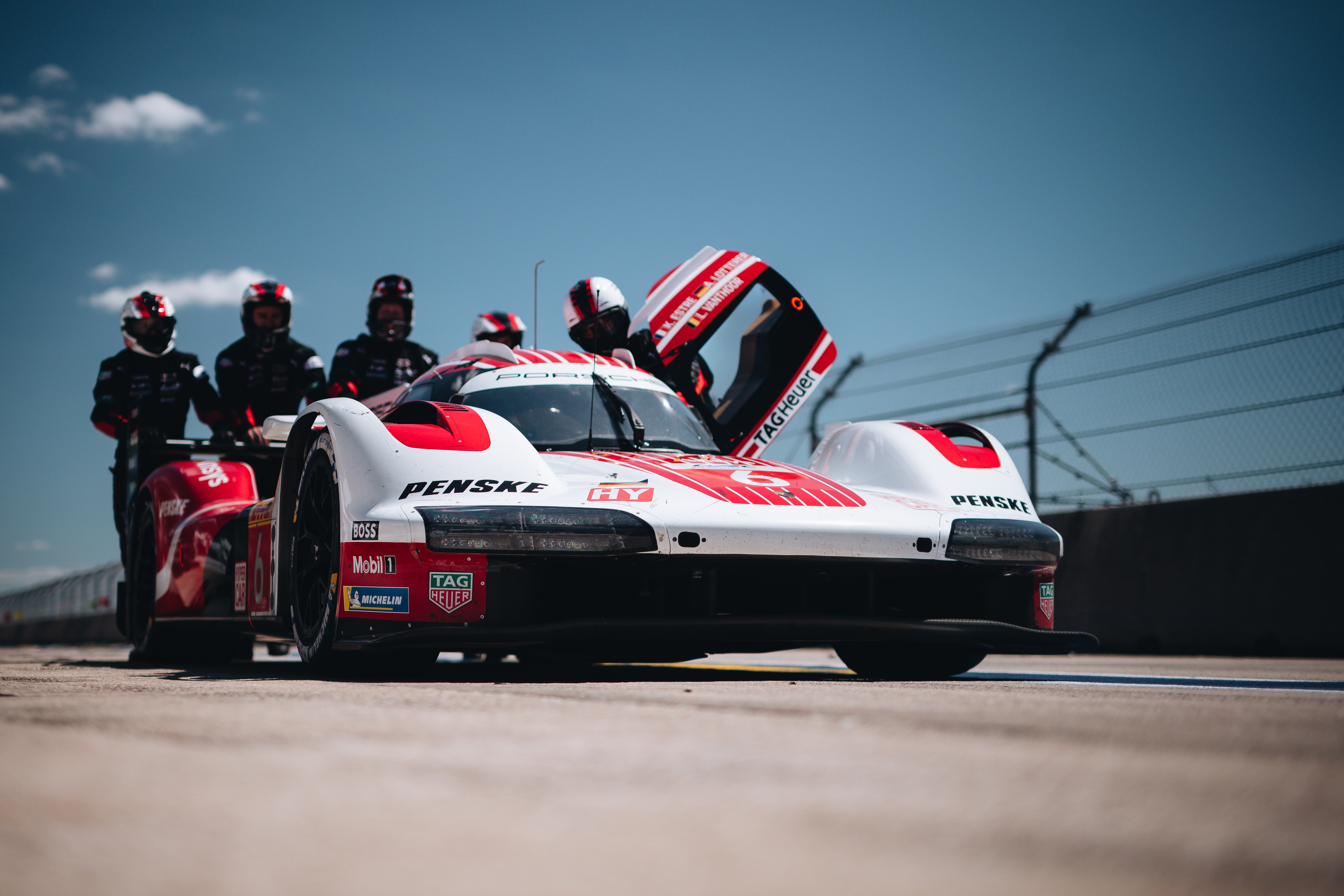 Porsche 963, Porsche Penske Motorsport (#6), Kevin Estre (F), Andre Lotterer (D), Laurens Vanthoor (B)