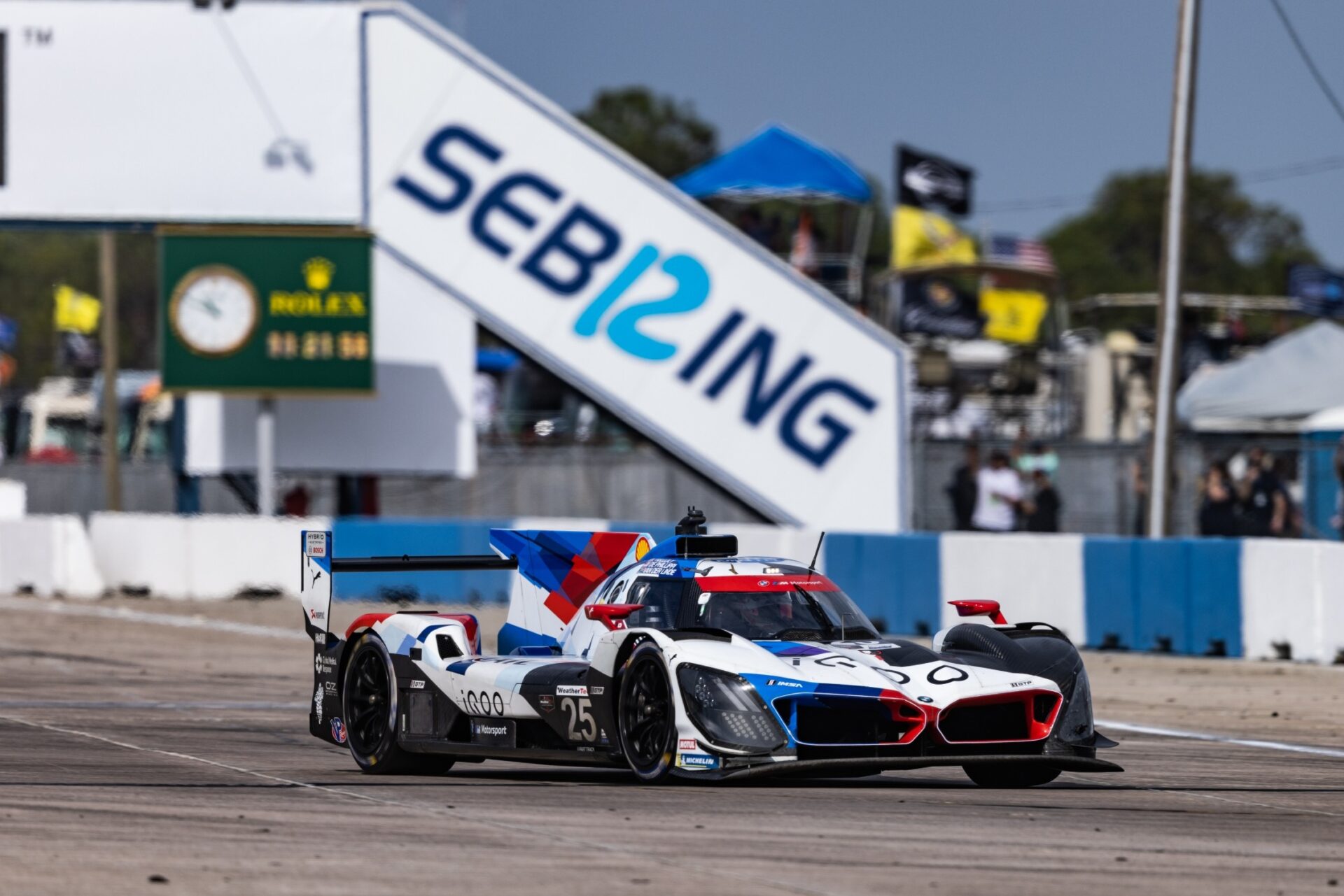 BMW M Team RLL, #25 BMW M Hybrid V8, Connor De Phillippi (USA), Nick Yelloly (GBR), Sheldon van der Linde (RSA), GTP Klasse