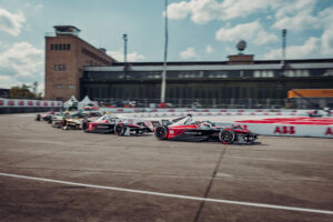 Porsche 99X Electric: #94 Pascal Wehrlein, #13 António Félix da Costa