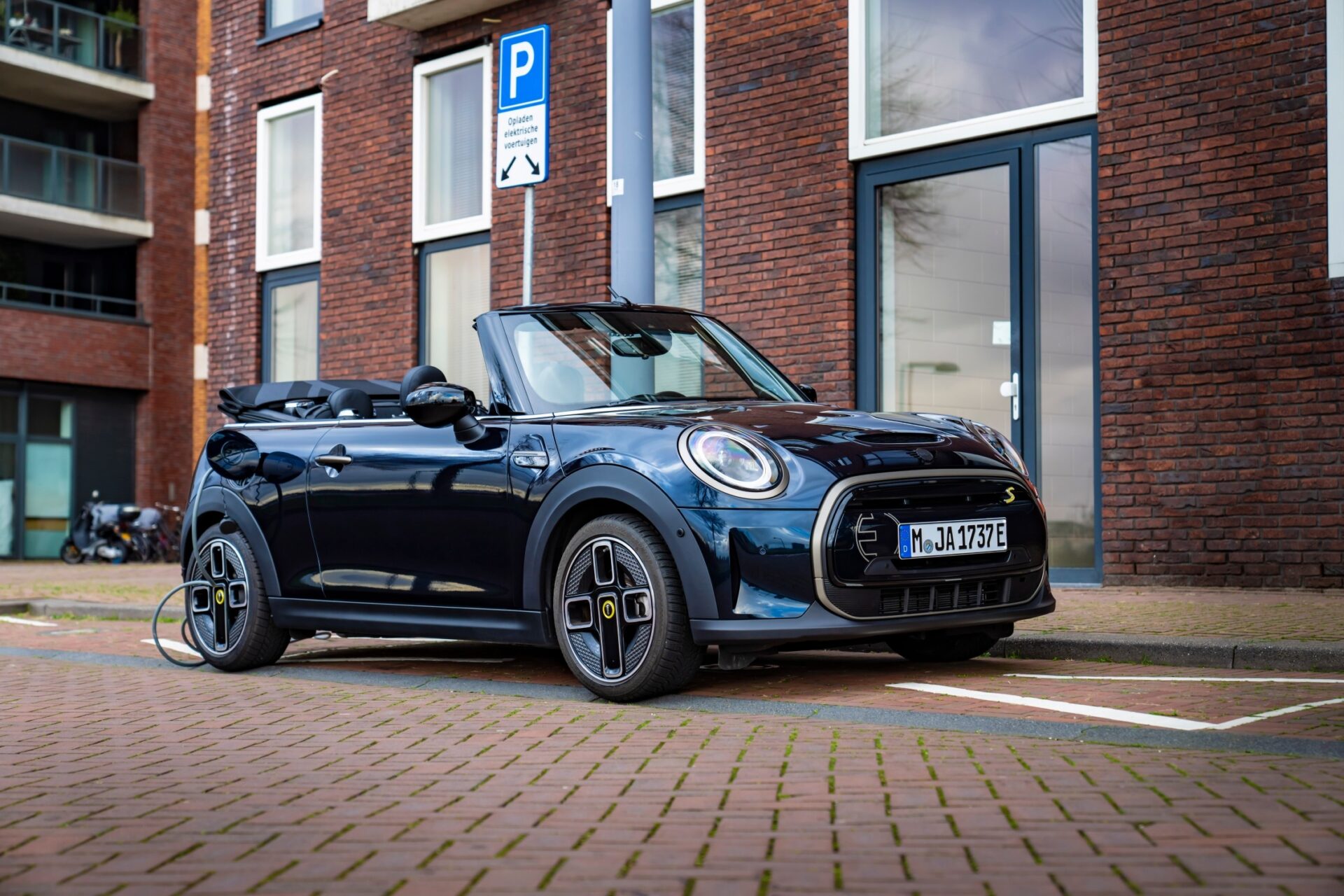 MINI Cooper SE Cabrio MINI Cooper SE Cabrio