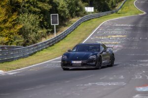 Taycan Vorserienauto auf dem Nürburgring