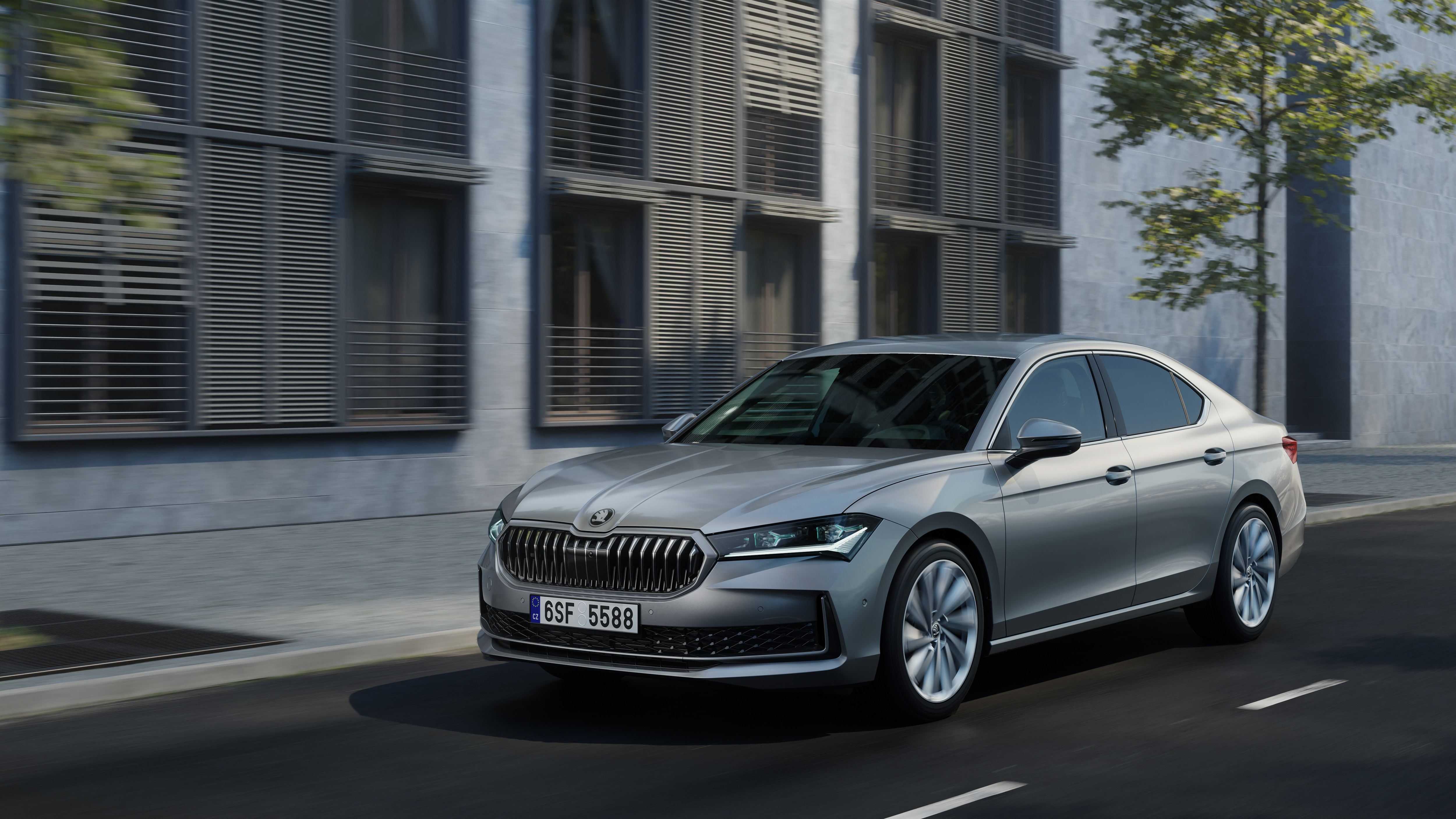 Der neue Skoda Superb ist ab sofort auch als elegante Limousine bestellbar.