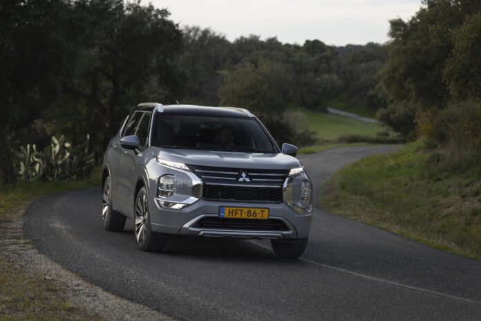 Gesamtvorteil von bis zu rund 15.000 Euro für den Mitsubishi Outlander Gesamtvorteil von bis zu rund 15.000 Euro für den Mitsubishi Outlander