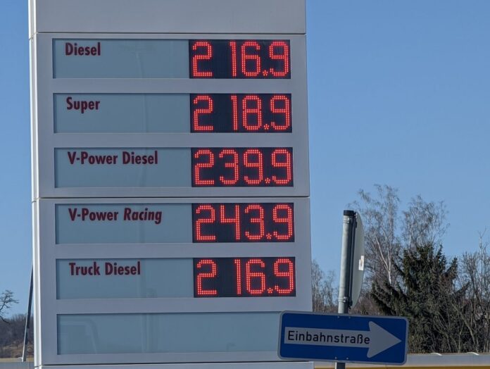 Benzin gibt leicht nach, Diesel verteuert sich weiter Benzin gibt leicht nach, Diesel verteuert sich weiter