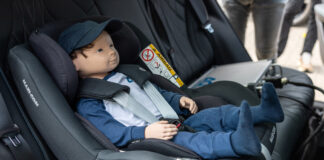 Lebensgefahr im Sommer: Wie zuverlässig schützen Notfall-Warnsysteme Kinder im Auto? Für die Studie wurden spezielle Dummies verwendet, die Bewegungen nachahmen können.