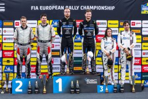 ERC Rallye Zlín-Podium mit den Siegern Adam Březík/Zdeněk Bělák jun. (Mitte) und den Zweitplatzierten Teemu Suninen/Antti Haapala (links)