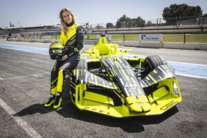 Sophia Flörsch Test- und Entwicklungsfahrerin im Opel GSE Formula E Team