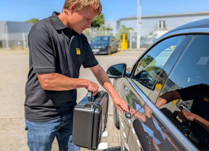 Mit einem Funkverlängerer kann überprüft werden, ob ein Keyless-System sicher ist. Mit einem Funkverlängerer kann überprüft werden, ob ein Keyless-System sicher ist.