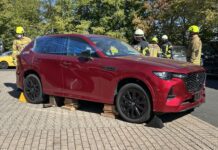 Rettungsübung der Feuerwehr Eschweiler an einem Mazda CX-60