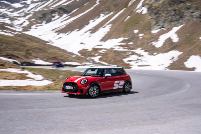 MINI 1965 John Cooper Works Victory Edition MINI 1965 John Cooper Works Victory Edition