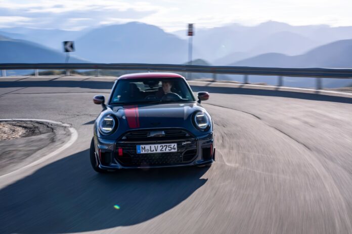 MINI JCW 3-Türer mit Original MINI JCW Zubehör MINI JCW 3-Türer mit Original MINI JCW Zubehör