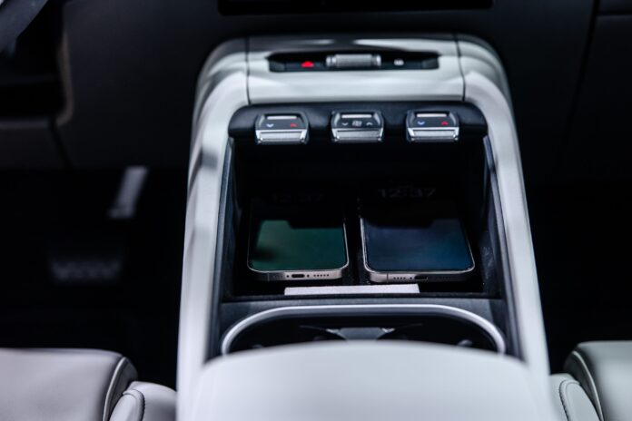 Belüftete Phone Box für verschiedene Skoda Modelle verfügbar Belüftete Phone Box für verschiedene Skoda Modelle verfügbar