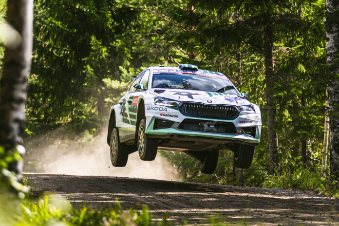 Robert Virves und Beifahrer Jakko Viilo (Toksport WRT Skoda Fabia RS Rally2) feierte seinen vierten WRC2-Saisonsieg Robert Virves und Beifahrer Jakko Viilo (Toksport WRT Skoda Fabia RS Rally2) feierte seinen vierten WRC2-Saisonsieg
