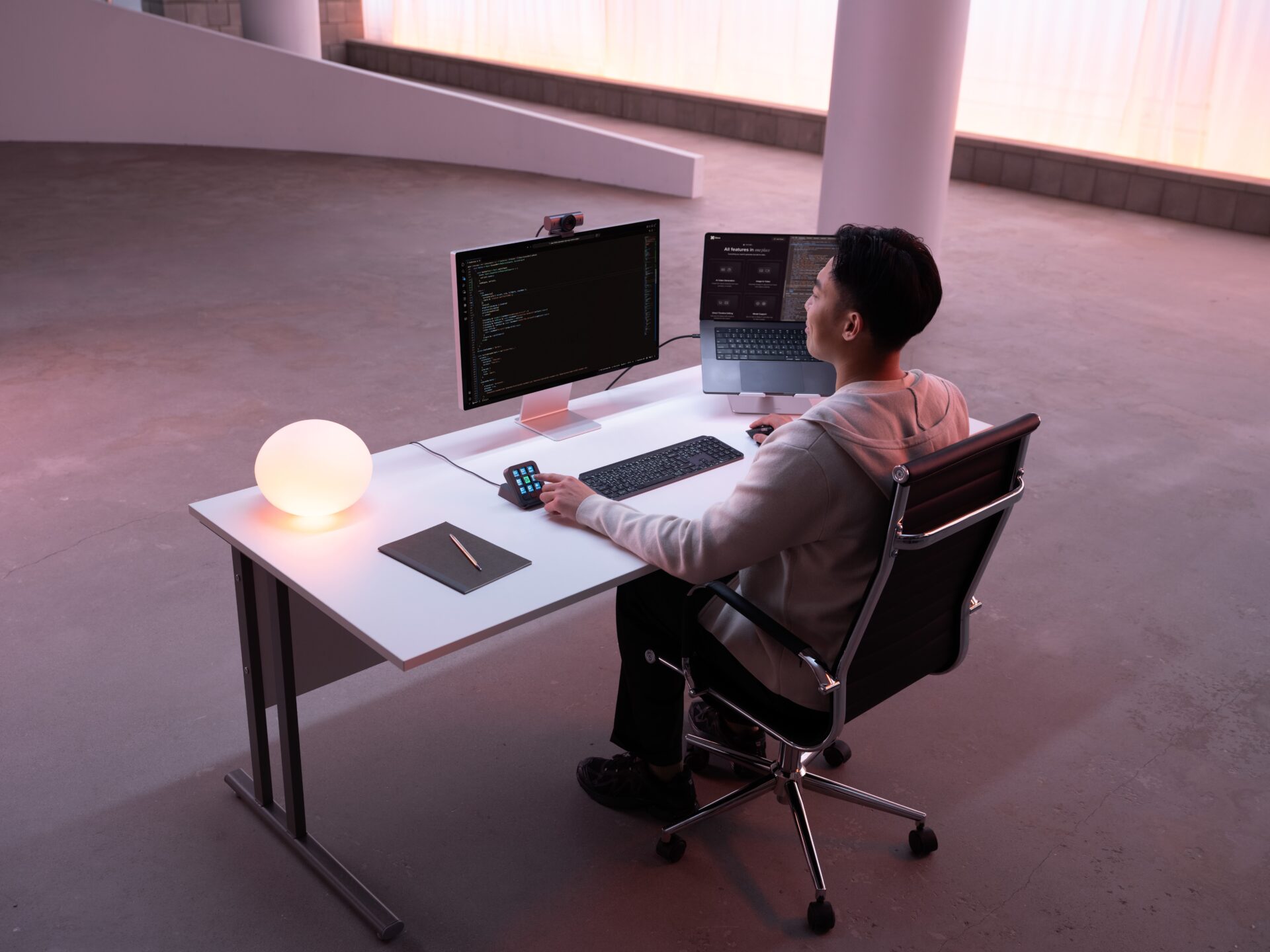 Logitech stellt MX Keypad vor: Maßgeschneiderte LCD-Konsole für Entwickler und KI-Workflows Logitech MX Keypad