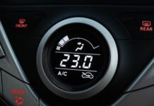 Klimaanlagen-Wartung wird teurer: ADAC fordert Regeln für Kältemittel R134a Bedienteil Klimaanlage Auto