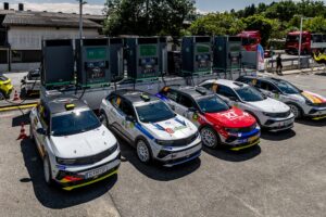 Opel Mokka GSE Rally - Mobile Ladeinfrastruktur ermöglicht volles Renndistanz-Debüt