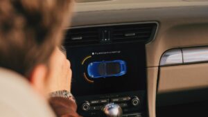 Nahtlose Integration moderner Infotainment- und Fahrzeugfunktionen