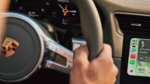 Apple CarPlay und Android Auto kabellos verfügbar