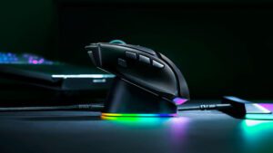 Razer Basilisk V4 Pro mit RGB Beleuchtung und Mouse Dock
