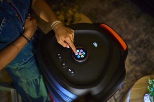 JBL PartyBox Ultimate 2 mit 1.500 Watt und Touchscreen